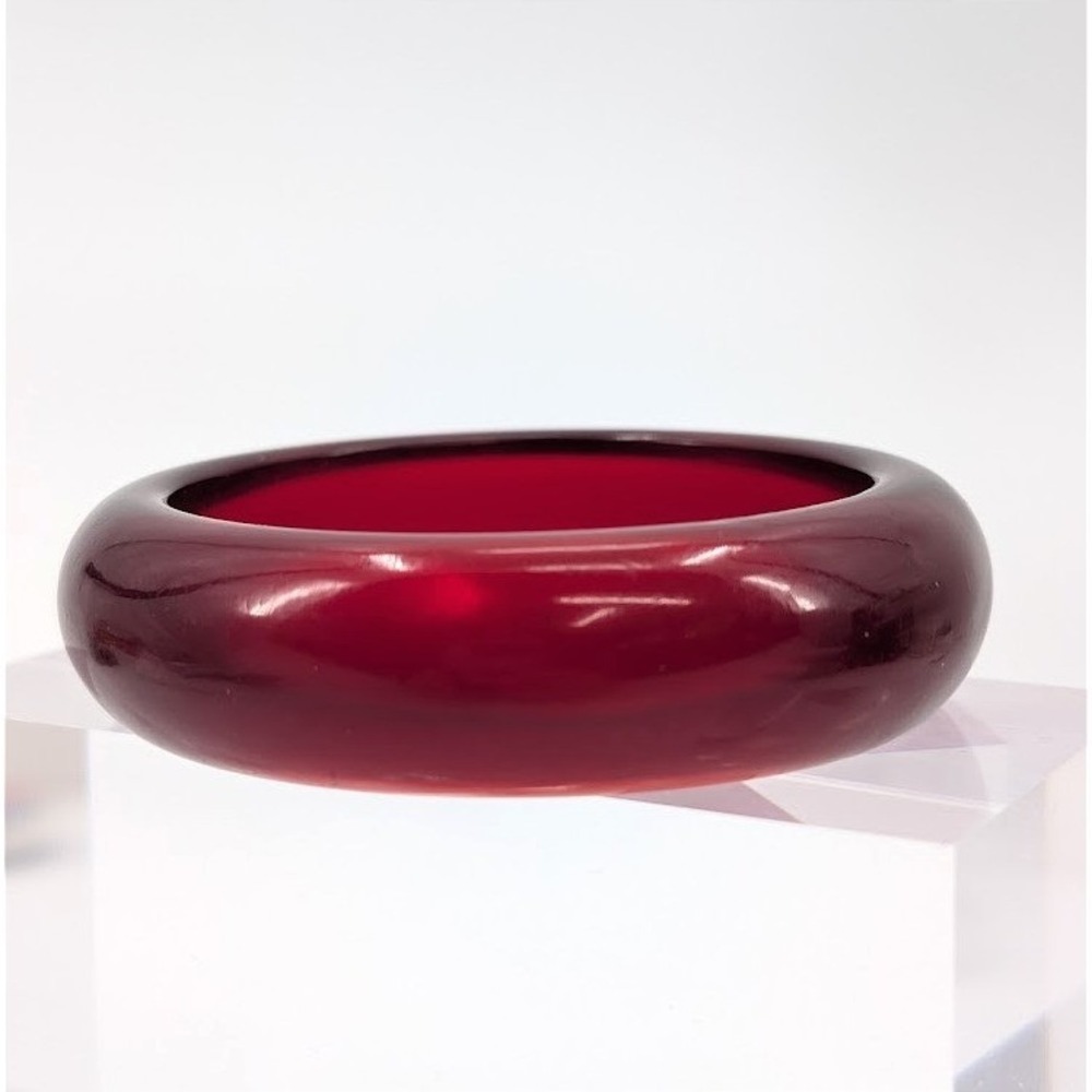 Vintage Red Lucite Bangle‎ Bracelet Chunky Translucent Dome Mod 7.5"